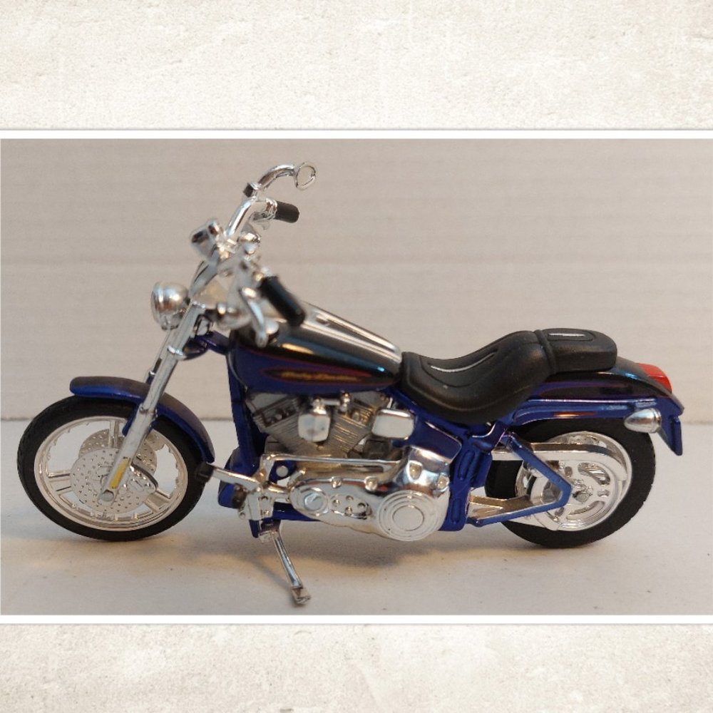 Maisto Blue Harley Davidson Diecast  Motorcycle 1:18